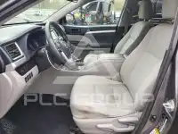 2017 Toyota Highlander photo