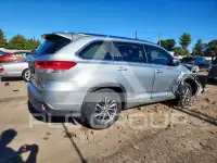 2017 Toyota Highlander photo