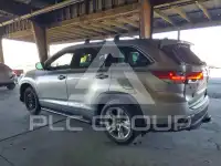 2017 Toyota Highlander photo
