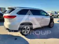 2017 Toyota Highlander photo