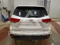 2017 Toyota Highlander photo