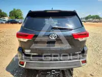 2017 Toyota Highlander photo