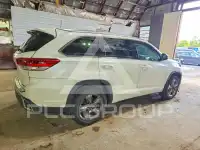 2017 Toyota Highlander photo