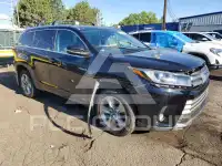 2017 Toyota Highlander photo