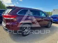 2017 Toyota Highlander photo