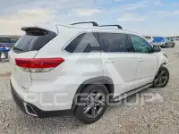 2017 Toyota Highlander photo