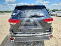 2017 Toyota Highlander photo