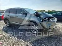 2017 Toyota Highlander photo