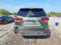 2017 Toyota Highlander photo