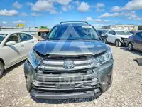 2017 Toyota Highlander photo