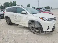 2017 Toyota Highlander photo