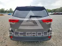 2017 Toyota Highlander photo