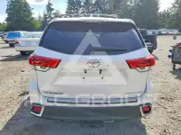 2017 Toyota Highlander photo