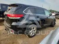 2017 Toyota Highlander photo