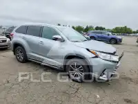2017 Toyota Highlander photo