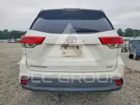 2017 Toyota Highlander photo