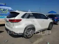 2017 Toyota Highlander photo