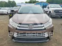 2017 Toyota Highlander photo