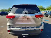 2017 Toyota Highlander photo