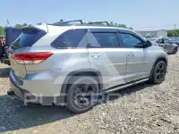 2017 Toyota Highlander фото