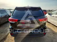 2017 Toyota Highlander photo