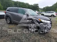 2017 Toyota Highlander photo