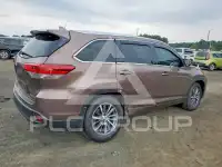 2017 Toyota Highlander photo
