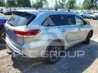 2017 Toyota Highlander photo