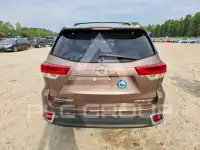 2017 Toyota Highlander photo