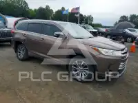 2017 Toyota Highlander photo