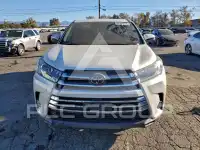 2017 Toyota Highlander photo