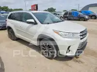 2017 Toyota Highlander photo