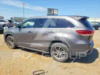 2017 Toyota Highlander photo