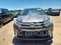 2017 Toyota Highlander photo