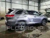 2017 Toyota Highlander photo