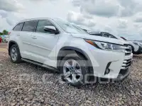 2017 Toyota Highlander photo