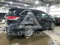 2017 Toyota Highlander photo