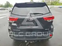 2017 Toyota Highlander photo