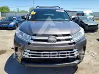 2017 Toyota Highlander photo
