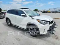 2017 Toyota Highlander photo