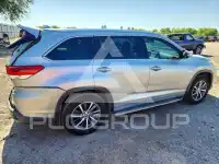 2017 Toyota Highlander photo