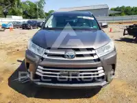 2017 Toyota Highlander photo