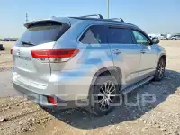 2017 Toyota Highlander photo