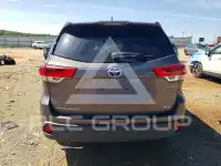 2017 Toyota Highlander photo