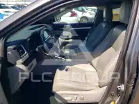 2017 Toyota Highlander photo