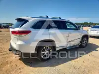 2017 Toyota Highlander photo