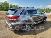 2017 Toyota Highlander photo