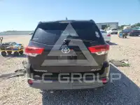 2017 Toyota Highlander photo