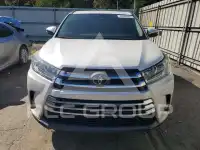2017 Toyota Highlander photo
