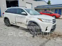 2017 Toyota Highlander photo